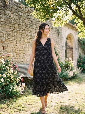 Sanctuary Black Floral V-Neck Sleeveless Midi Dress
